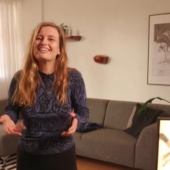 Angelika Geronymaki - 'Ik draai een kleine revolutie af' by Lucebert (Poetry Week 2022)