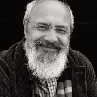Enis Batur