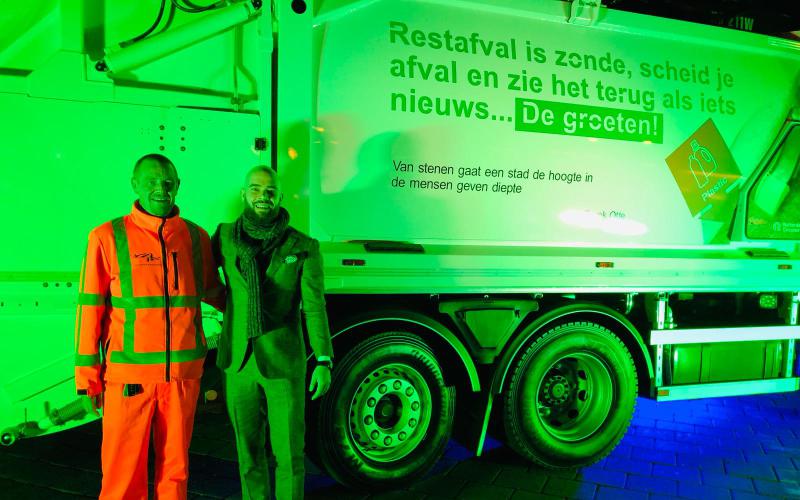 Van stenen gaat een stad de hoogte in/ de mensen geven diepte